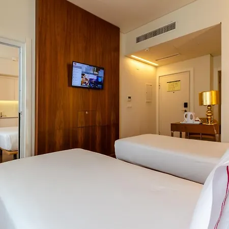 The 7 Hotel, Suites, & 3*