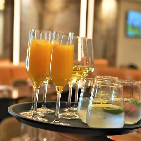 The 7 Hotel, Suites, & 3*