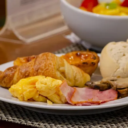 Hotell The 7 Hotel, Suites, & 3*