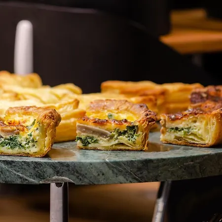 The 7 Hotel, Suites, & Hotell 3*