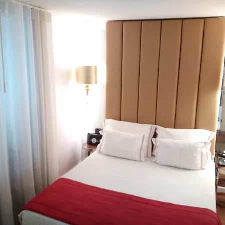 Отель The 7 Hotel, Suites, &