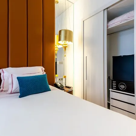 The 7 Hotel, Suites, & Отель Лиссабон