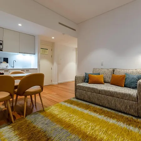 Отель The 7 Hotel, Suites, & 3*