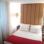 ホテル The 7 Hotel, Suites, &