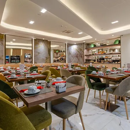호텔 The 7 Hotel, Suites, & 3*