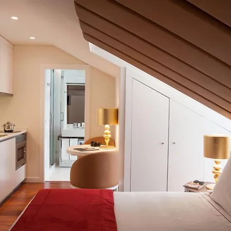 호텔 The 7 Hotel, Suites, & 3*