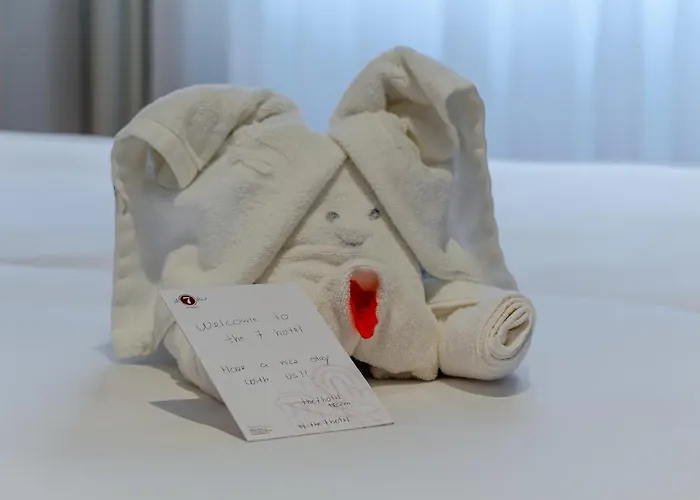 The 7 Hotel, Suites, & Hotell Lisboa