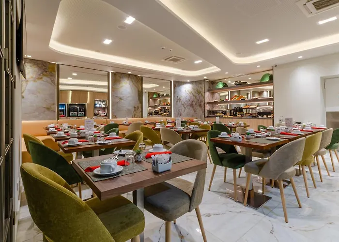 Hotel The 7 Hotel, Suites, & 3*